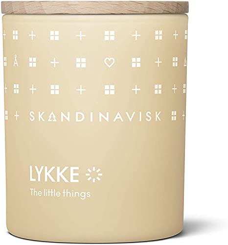 Skandinavisk Lykke 'Happiness' Scented Candle. Fragrance Notes: Snowdrops and Rosebuds, Carnations and Lily Flowers. 7.0 oz.