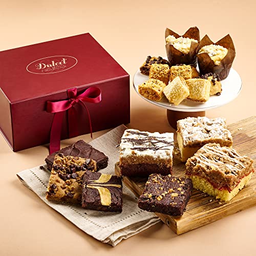 Dulcet Gift Baskets Deluxe Gourmet Food Gift Basket, Cakes for Delivery for Families Men and Women: Includes Assorted Brownies, Crumb Cakes Rugelah, and Muffins. Great gift idea!