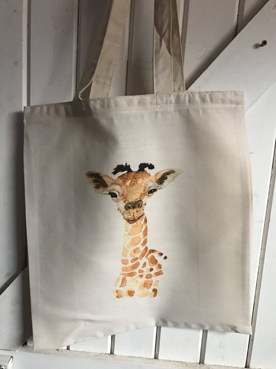 All giraffe loves need a tote bag as a gift ideas for giraffe lovers.