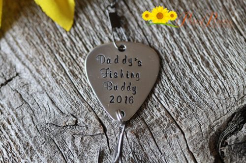 silver keepsake fishing hook that says daddy's fishing buddy 2016 