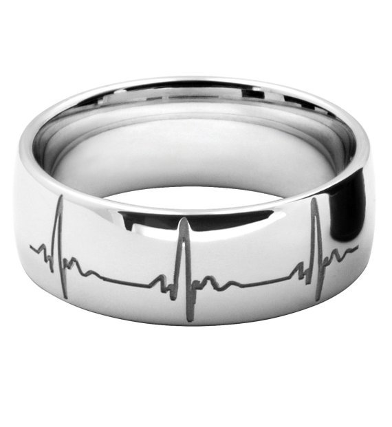 Ring with engraved custom heartbeat
