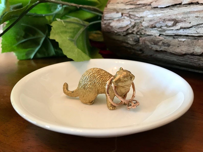 Ferret shaped ring holder