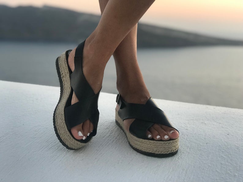 Black leather sandals for vacations 