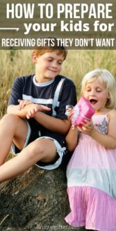 How to Prepare your Kids for Receiving Gifts They Don't Want to Receive | Gift Giving Etiquette For Kids | Best Tips For Preparing Kids For Gifts | #gift #presents #etiquette #kids #uniquegifter