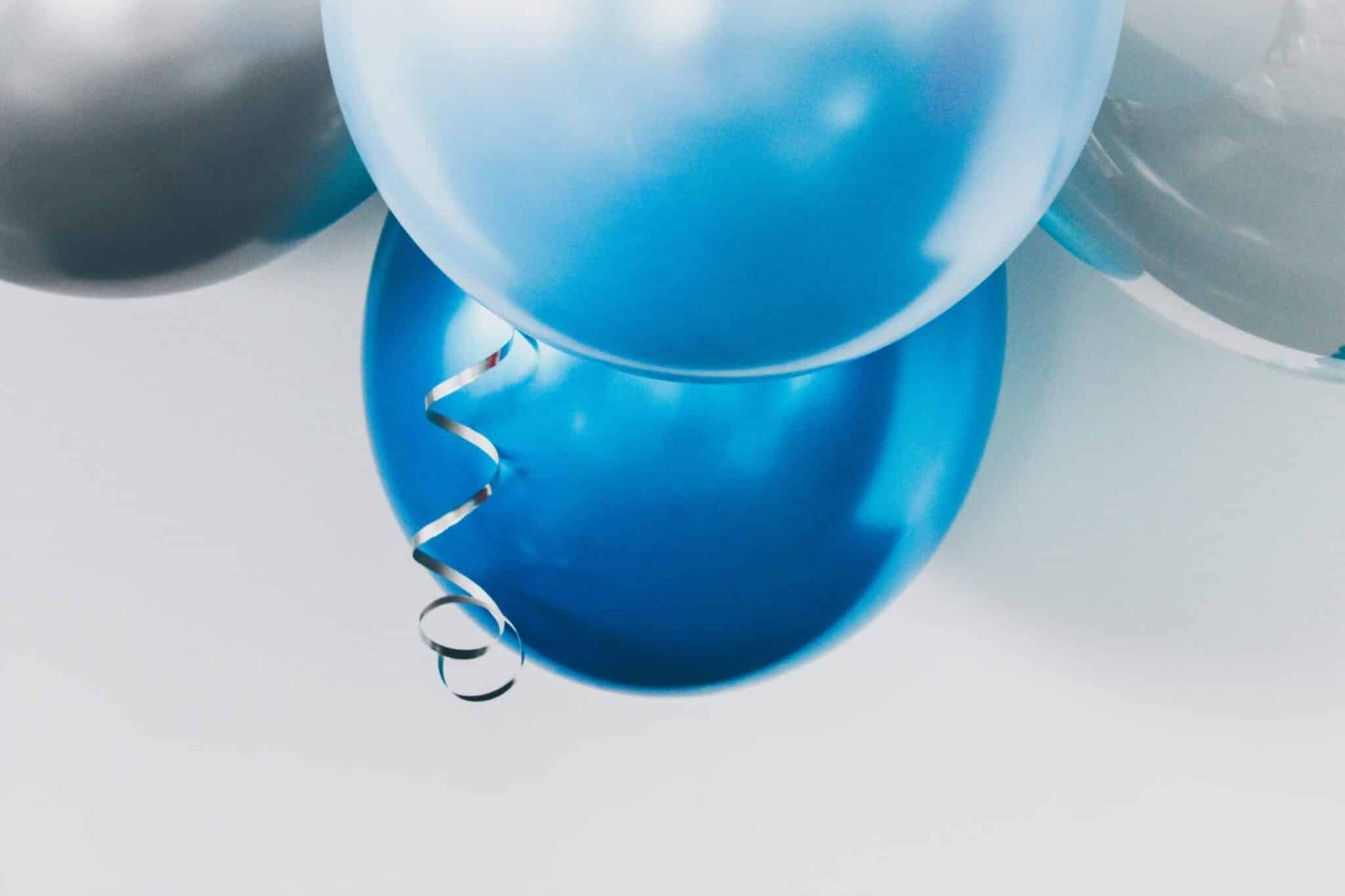 Balloon that can be filled with money for a graduation gift idea