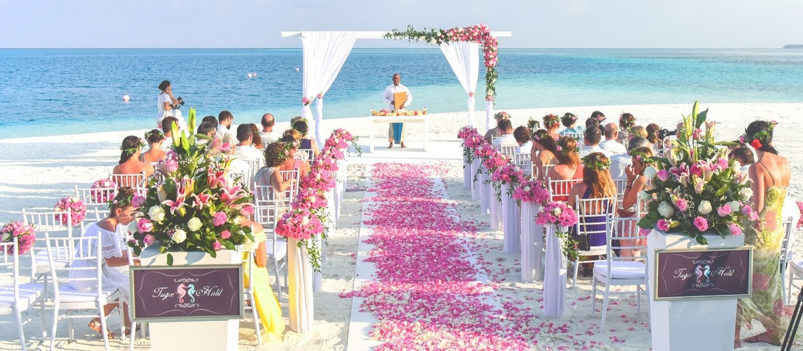 Destination Wedding Favors: 35 Ideas to Surprise Your Guests - Forever Wedding  Favors