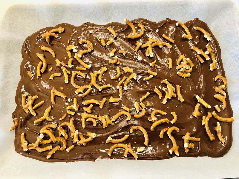 pretzels in chocolate 