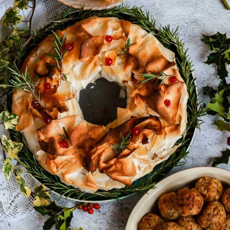 festive food wreath