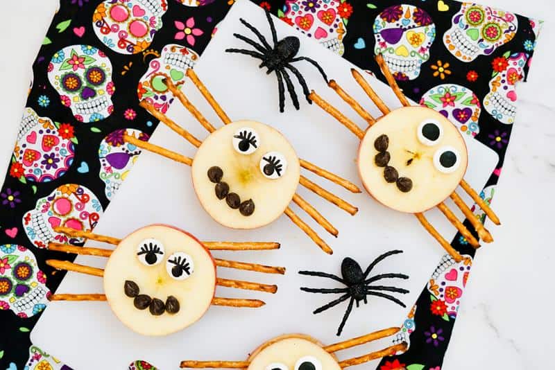 peanut butter apple spider craft dessert decorations for Halloween