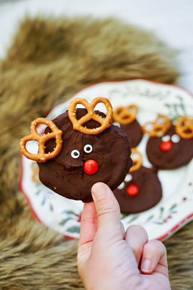 Easy Reindeer Bark Recipe - Unique Gifter