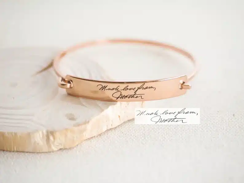 Bracelet that can be customzied with a mother's handwriting