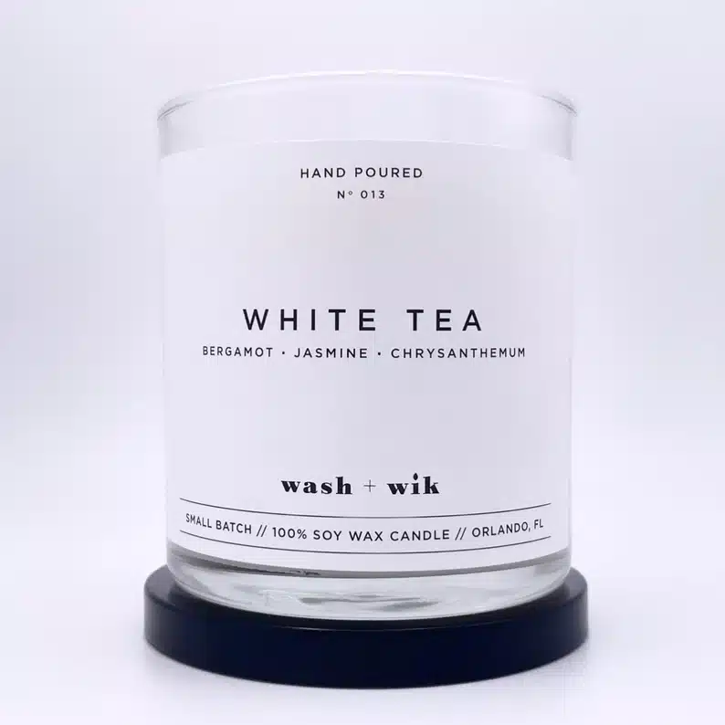 White tea and spices scented candle