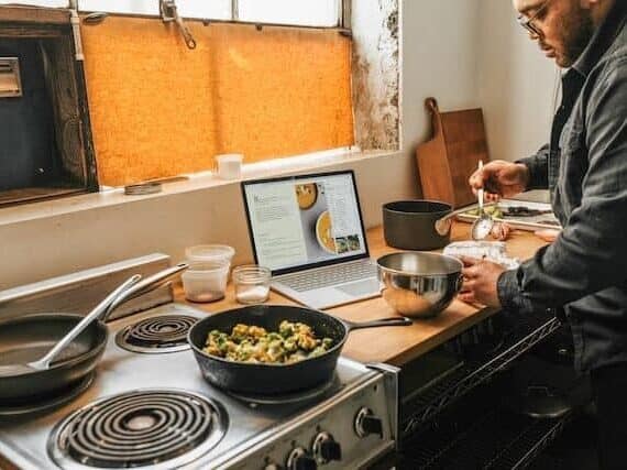 Mother’s Day Gifts for Step Moms: taking an online cooking course