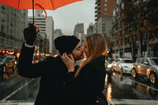 Man and woman kissing in the city during spring