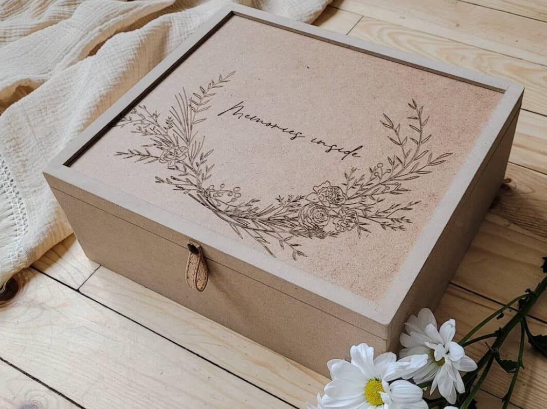 Wooden rustic box engraved with flowers and grass. 