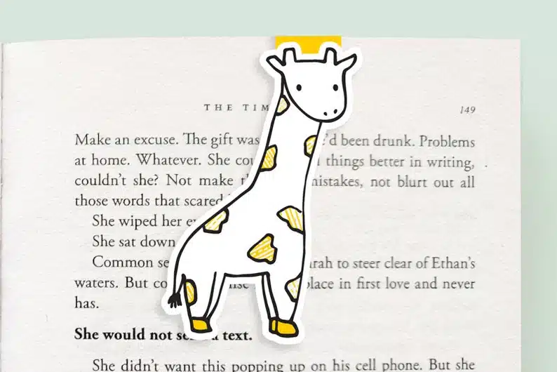 Gift Ideas for Giraffe Lovers: Magnetic Giraffe bookmark. 