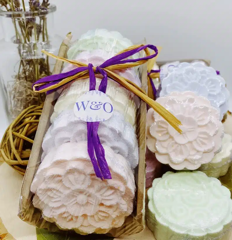 Gift Ideas For A Quinceanera: Flower shaped shower bombs. 
