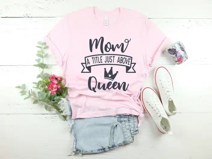 Mom queen title t-shirt for moms