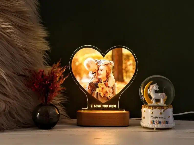 Heart shaped frame that lights up with I lvoe you mum below. 