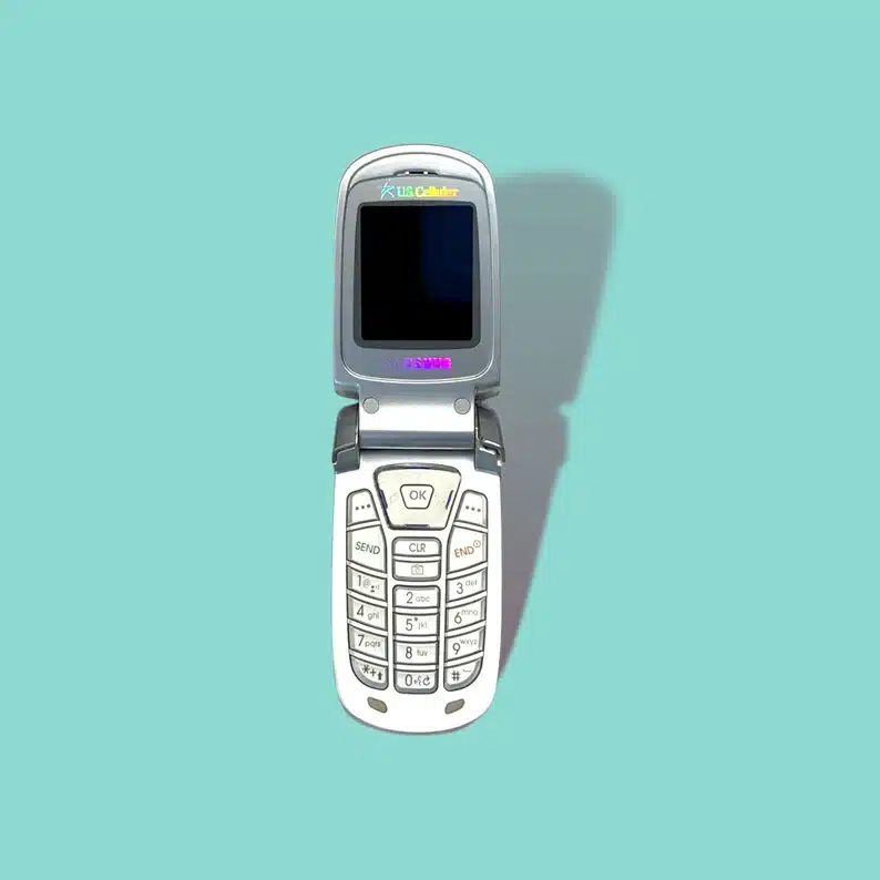 Gift Ideas To Celebrate The 00s (Decade) - retro samsung flip phone 