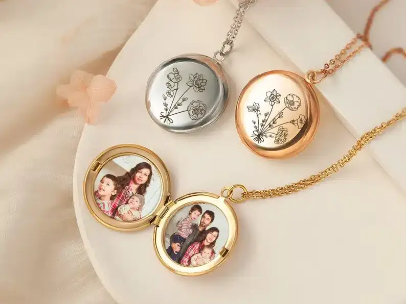 Locket - gift ideas for the letter L